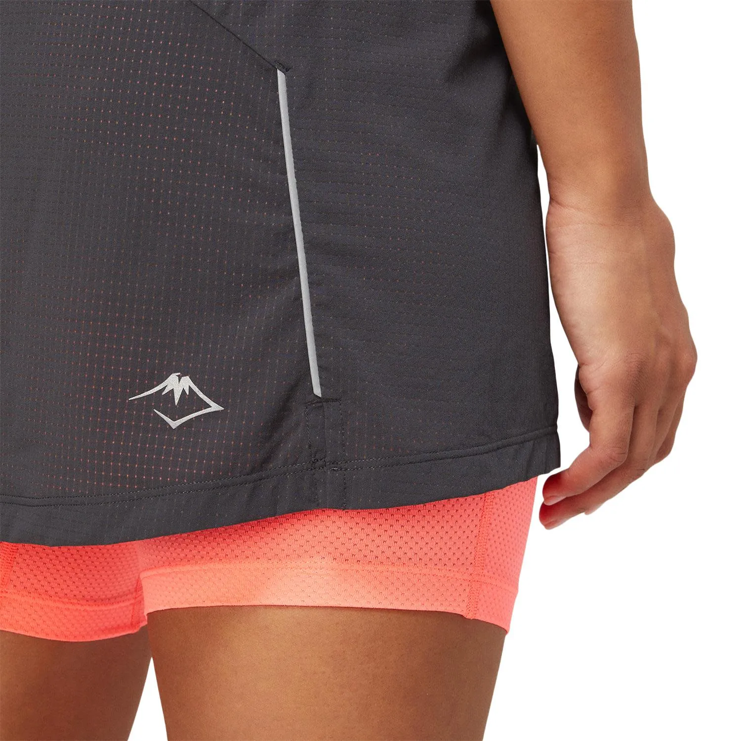 Asics Women&#x27;s Fujitrail Skort Graphite Grey/Blazing Coral | Buy Asics Women&#x27;s Fujitrail Skort Graphite Grey/Blazing Coral here | Outnorth