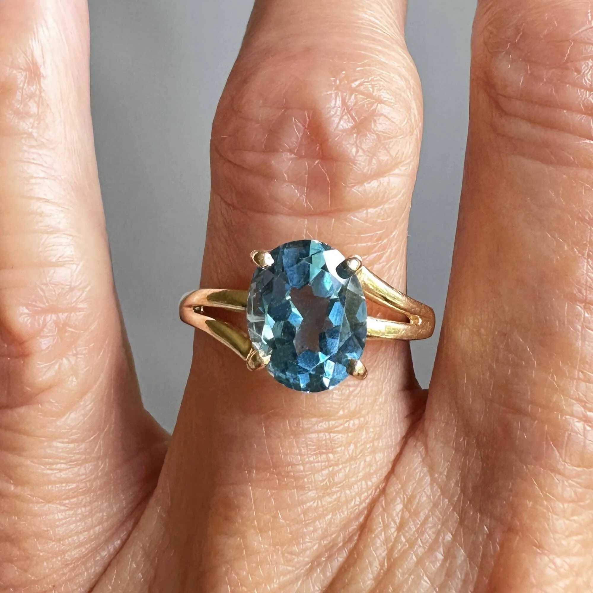 Vintage MidCentury 14K Gold Oval Blue Topaz Ring