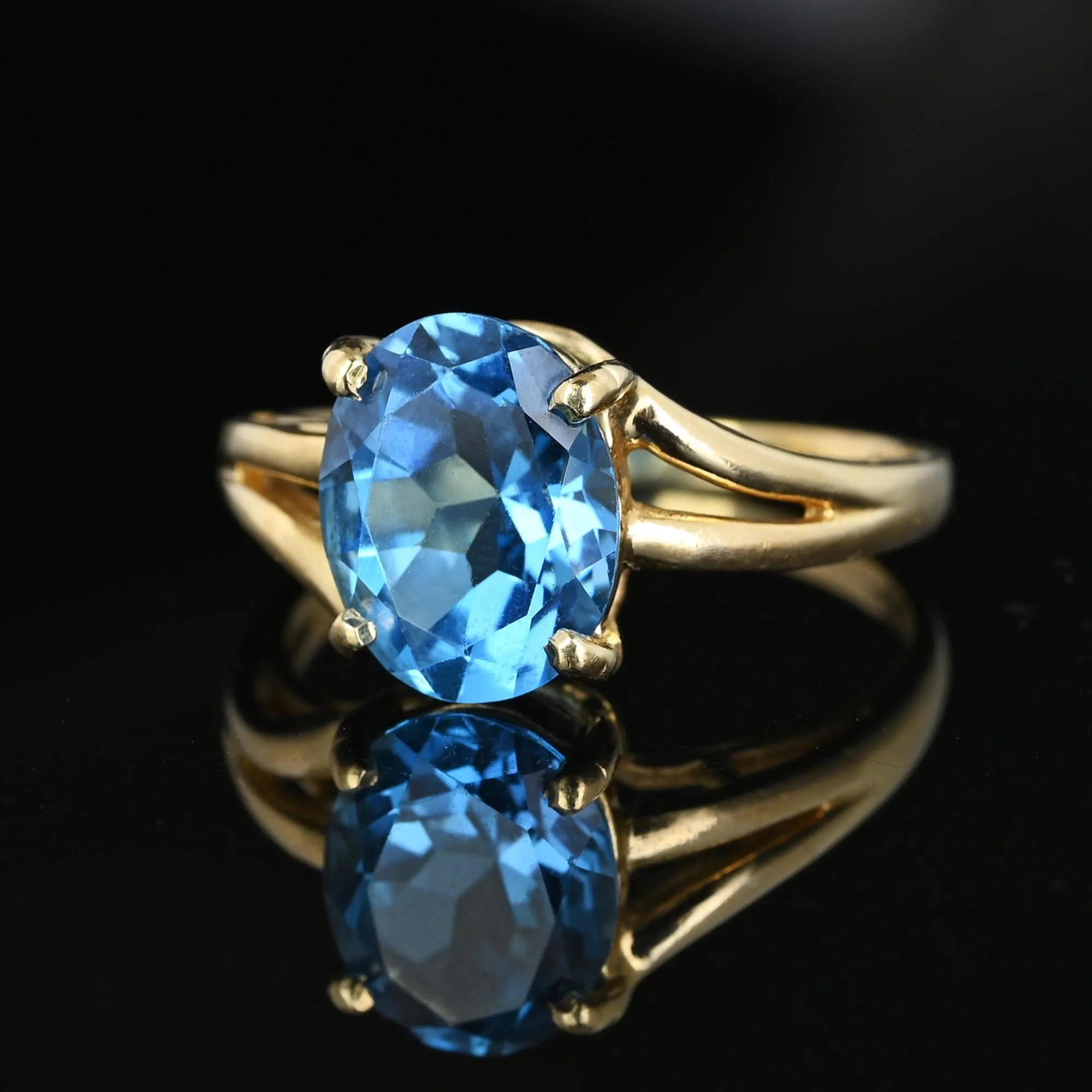 Vintage MidCentury 14K Gold Oval Blue Topaz Ring