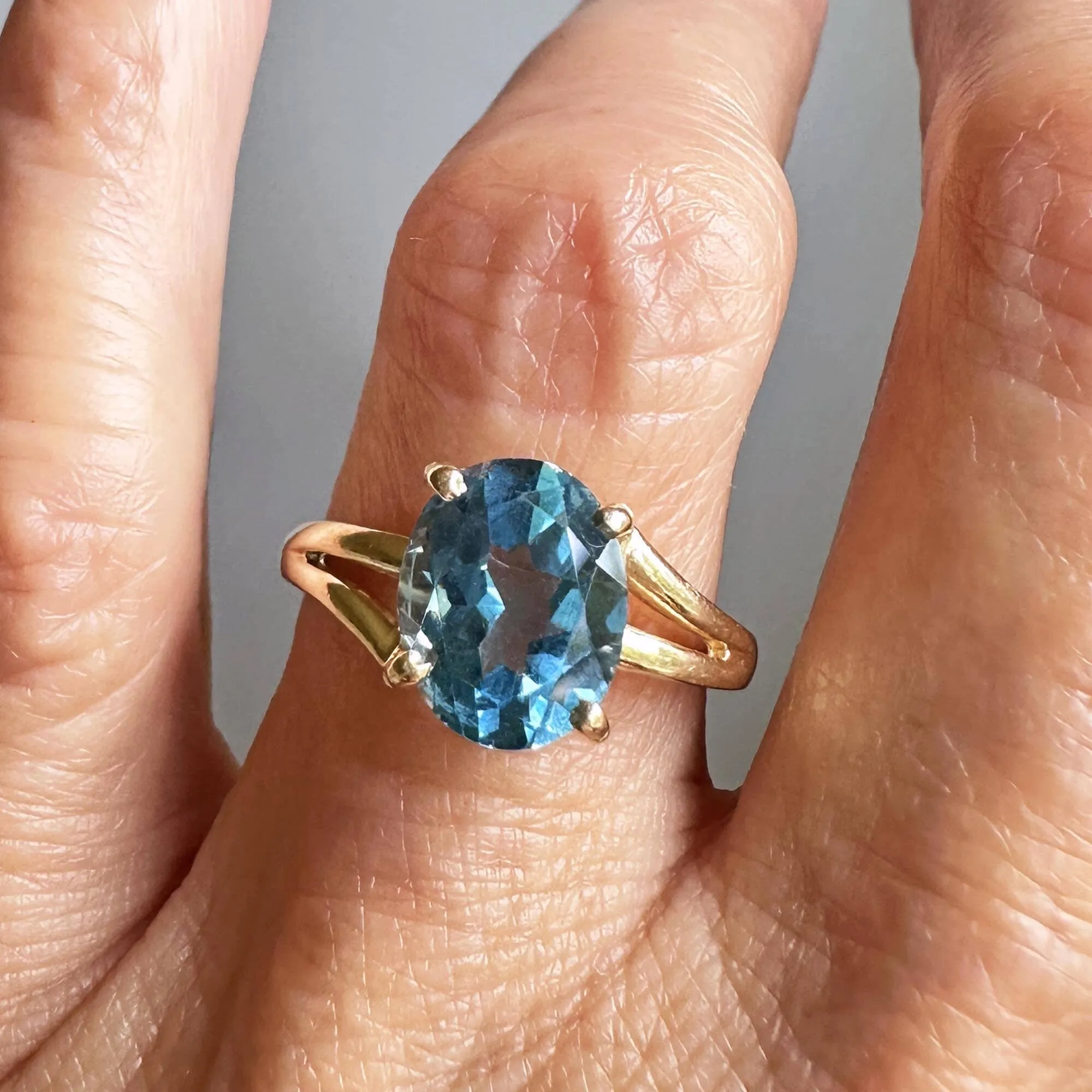 Vintage MidCentury 14K Gold Oval Blue Topaz Ring