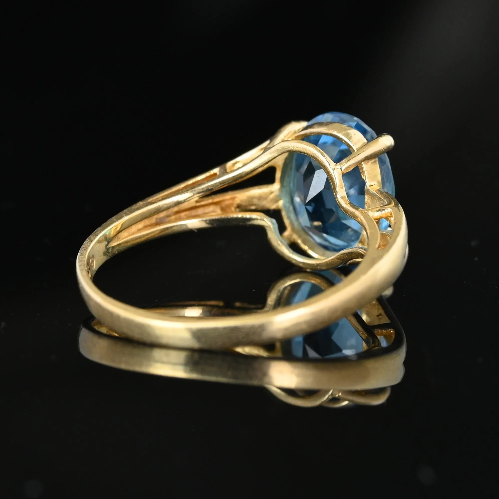 Vintage MidCentury 14K Gold Oval Blue Topaz Ring