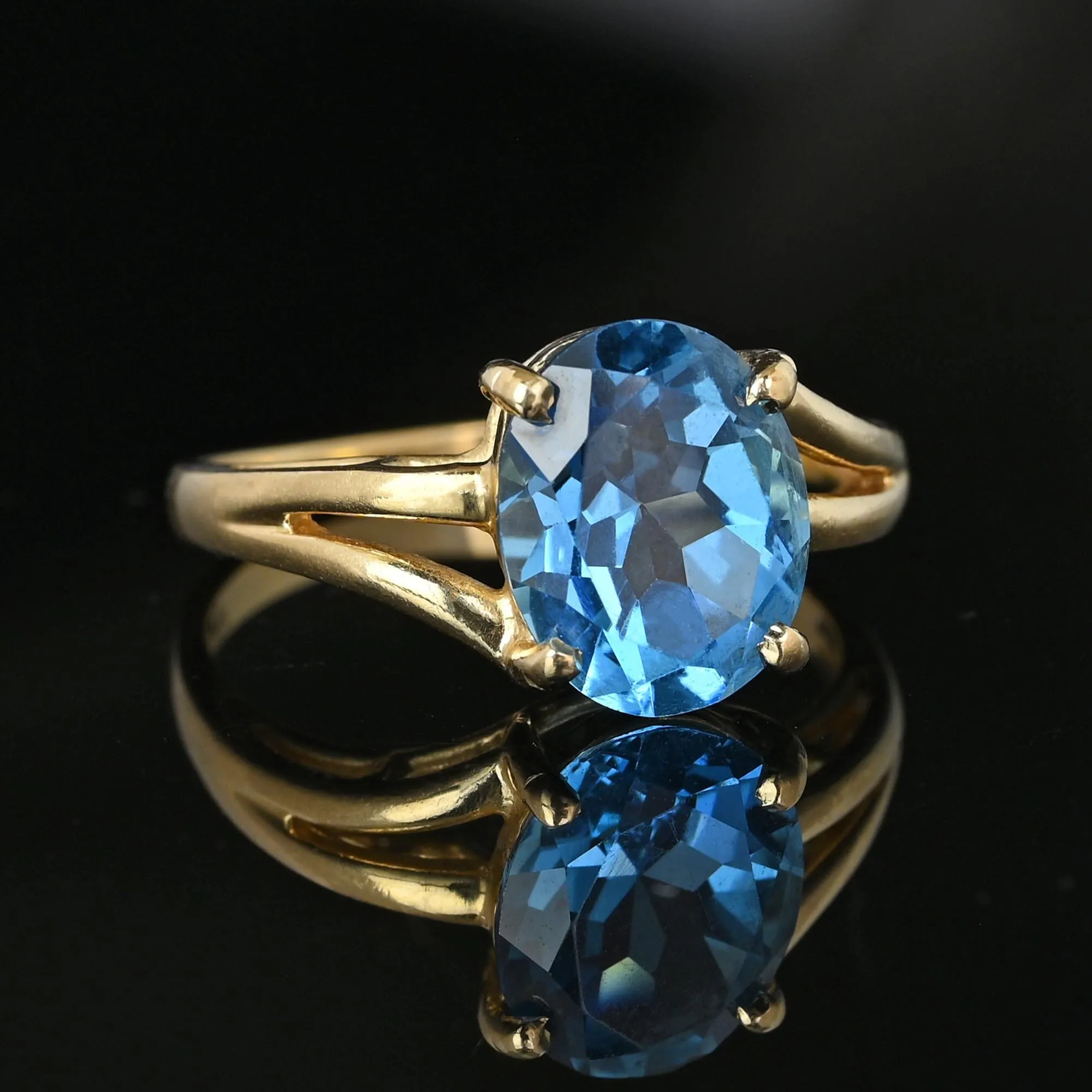 Vintage MidCentury 14K Gold Oval Blue Topaz Ring